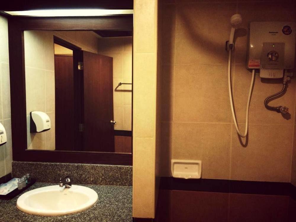Nipa Garden Hotel سوراثاني المظهر الخارجي الصورة
